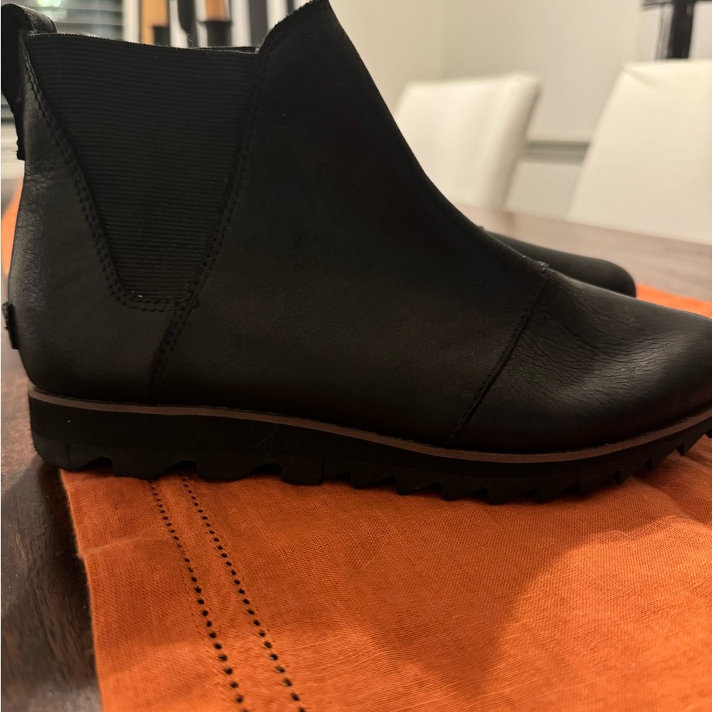 Sorel Black Full Grain Leather Harlow Waterproof Rain Chelsea Ankle Boots